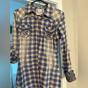 Perfect for the rodeo this roar shirt is one not to pass out